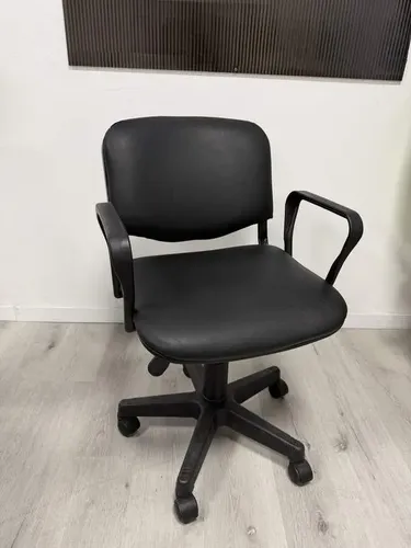 Silla De Oficina Eco Cuero Negro Con Apoyabrazos