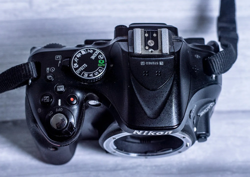 Nikon Kit D5200 + Lente 18-55mm Vr Dslr Color Negro Negro