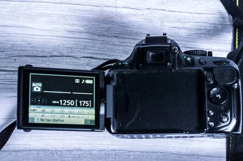 Nikon Kit D5200 + Lente 18-55mm Vr Dslr Color Negro Negro