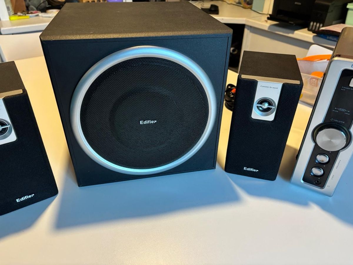 Parlantes Edifier C2