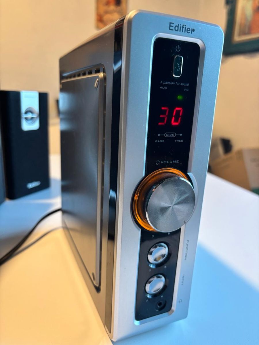 Parlantes Edifier C2
