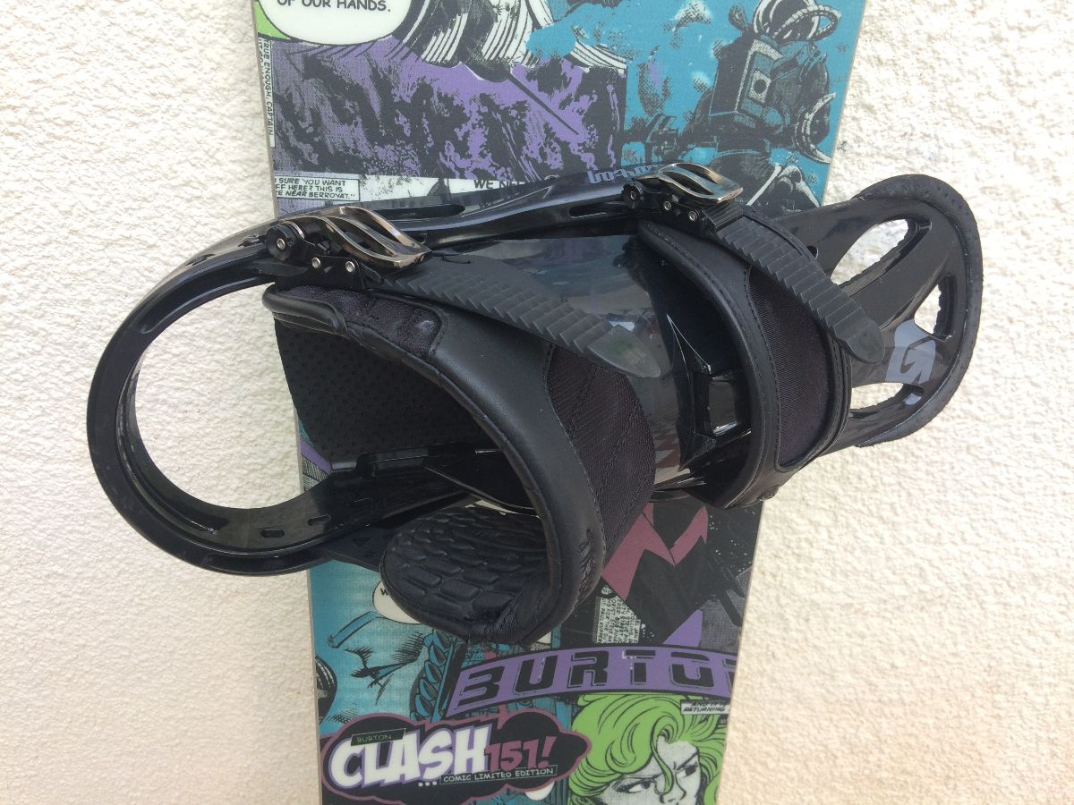 Tabla Burton Comic Clash 151 y fijaciones
