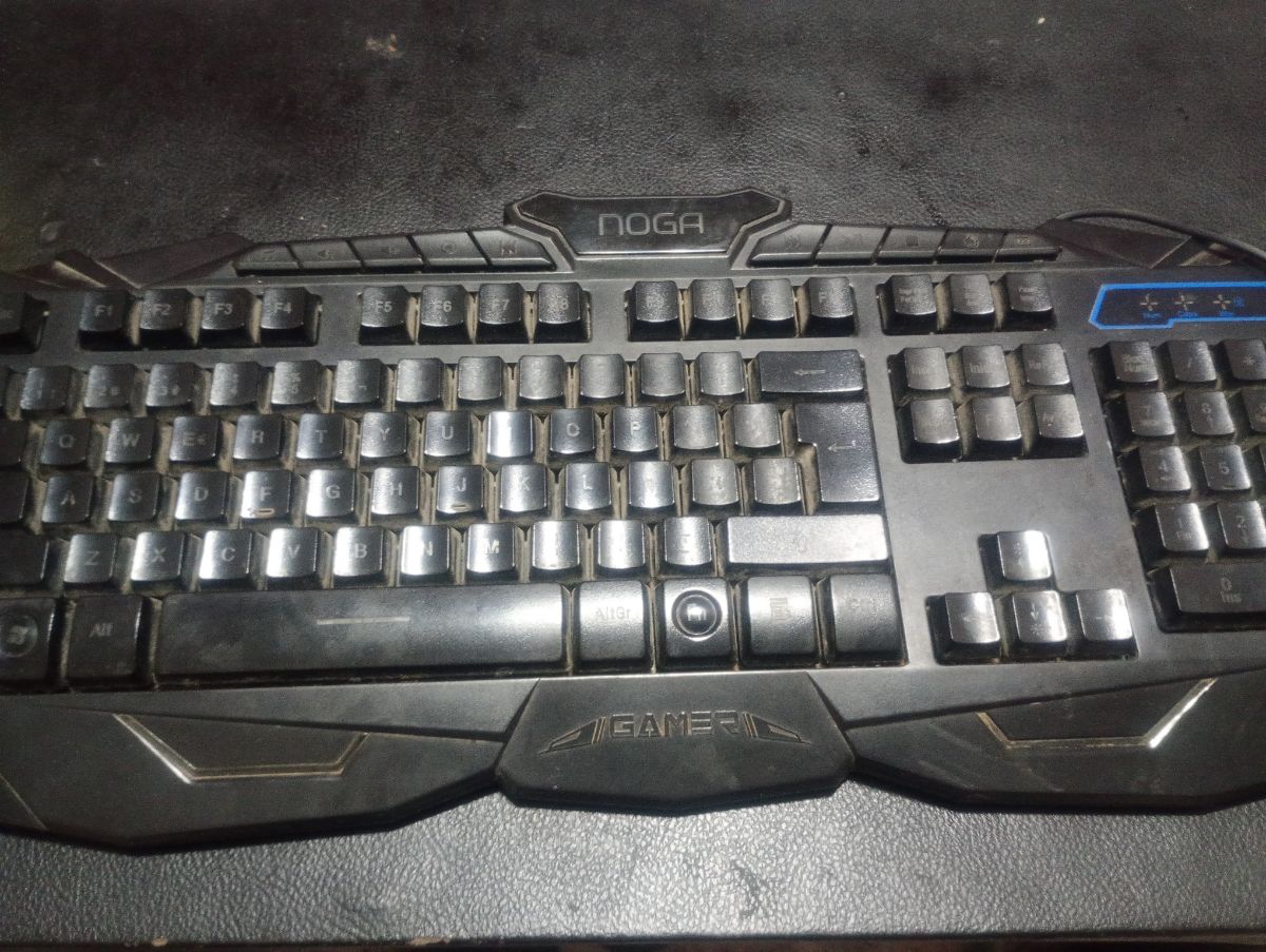 Teclado gamer Noga retroiluminado