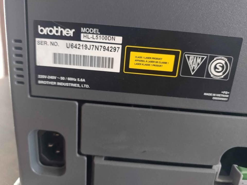 Vendo impresora láser negro brother 5100 usada
