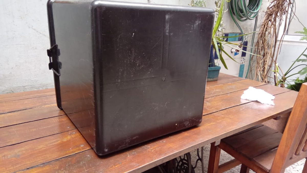 COMBO CAJA DELIVERY 40X40X40 (USADA) + CASCO HAWK (USADO) + ASIENTO BICI (NUEVO)