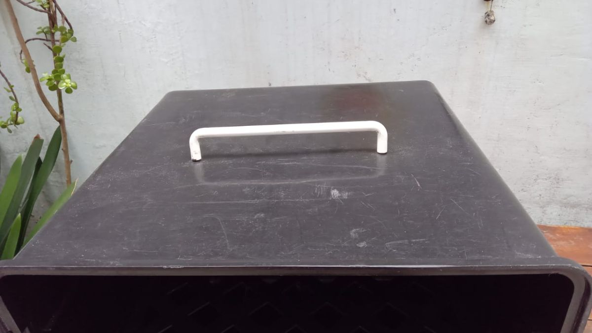 COMBO CAJA DELIVERY 40X40X40 (USADA) + CASCO HAWK (USADO) + ASIENTO BICI (NUEVO)