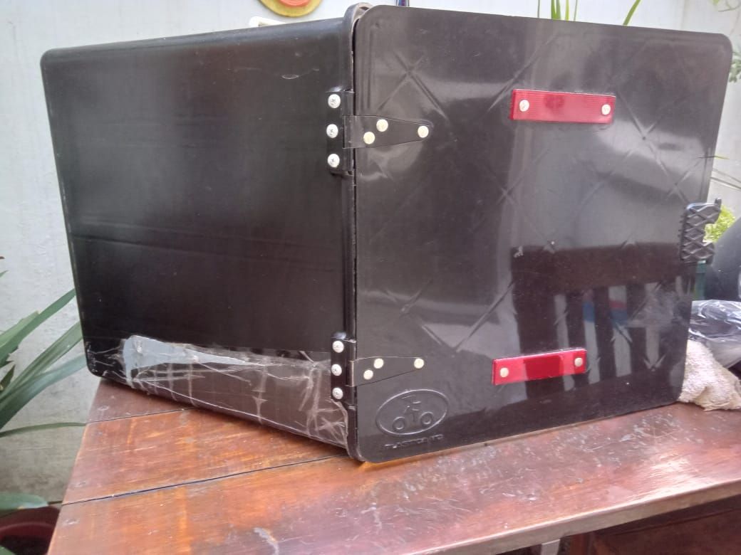 COMBO CAJA DELIVERY 40X40X40 (USADA) + CASCO HAWK (USADO) + ASIENTO BICI (NUEVO)
