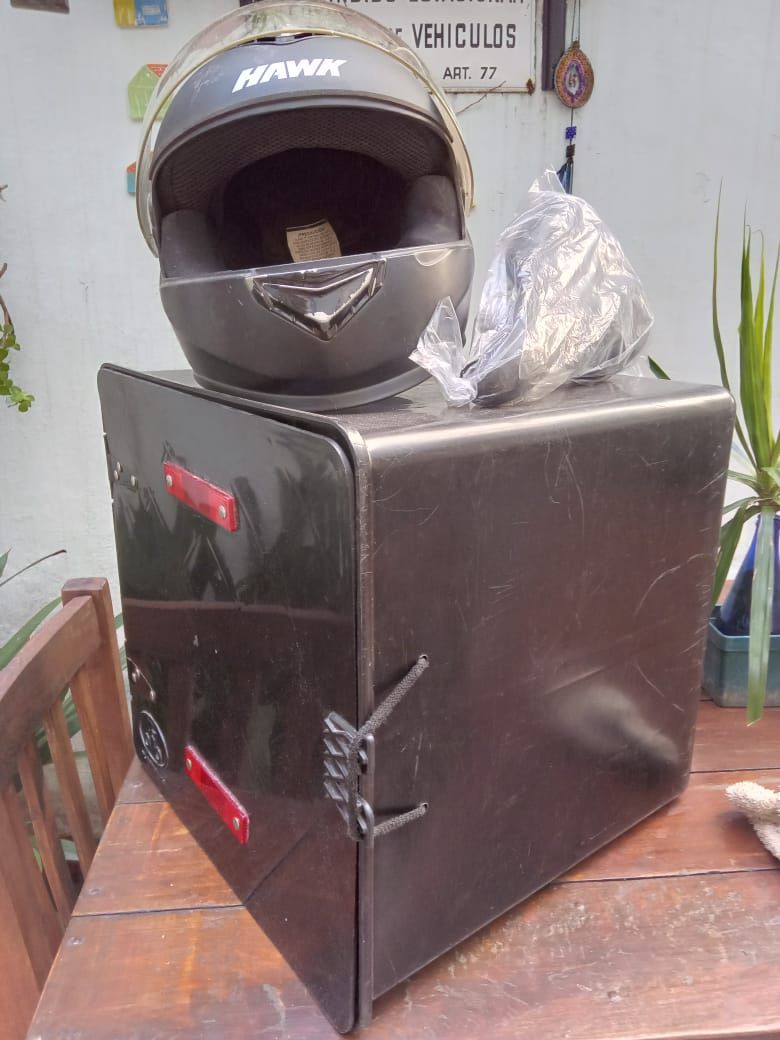 COMBO CAJA DELIVERY 40X40X40 (USADA) + CASCO HAWK (USADO) + ASIENTO BICI (NUEVO)