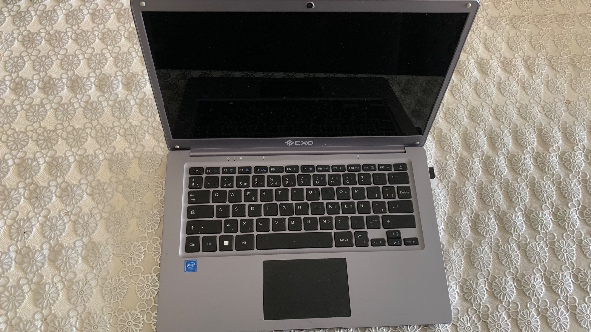 Notebook EXO Smart E16 Plus – 4GB RAM – Windows 10 – Excelente Estado