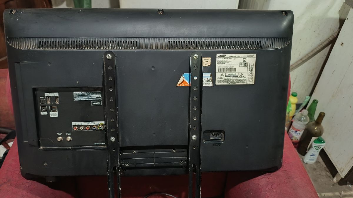 VENDO TV SAMSUNG LCD  32" (no es smart)