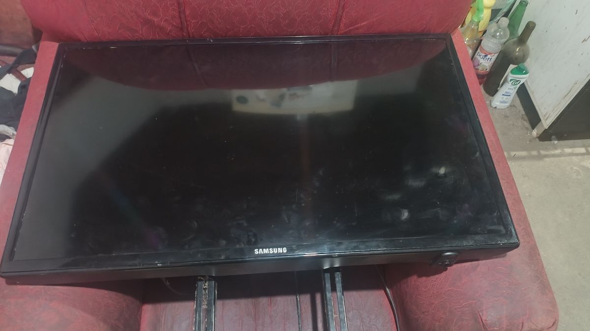 VENDO TV SAMSUNG LCD  32" (no es smart)