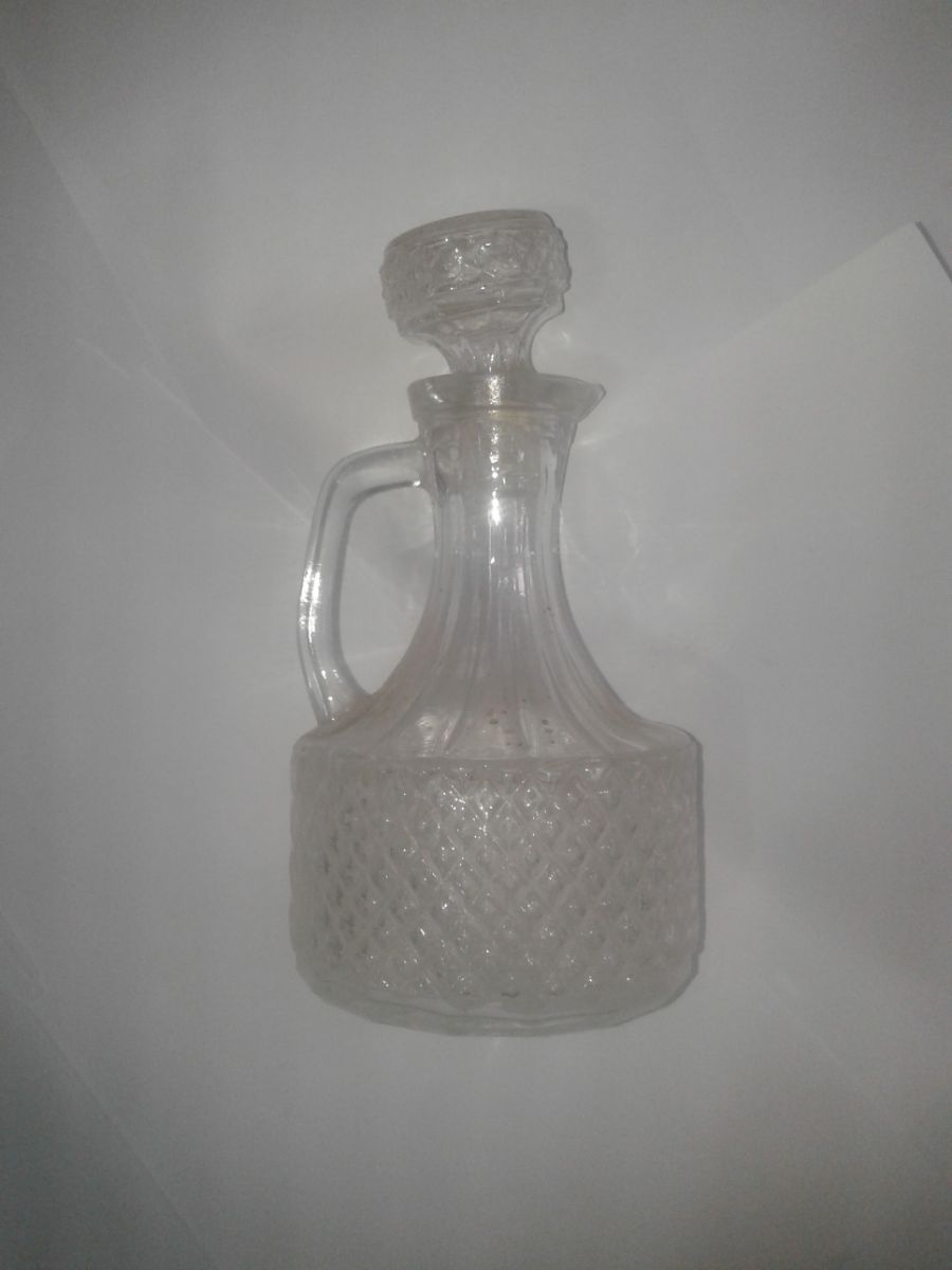 Licorera  tallada 