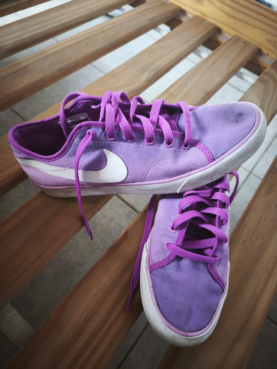 Zapatillas usadas y sandalias nuevas talle 37