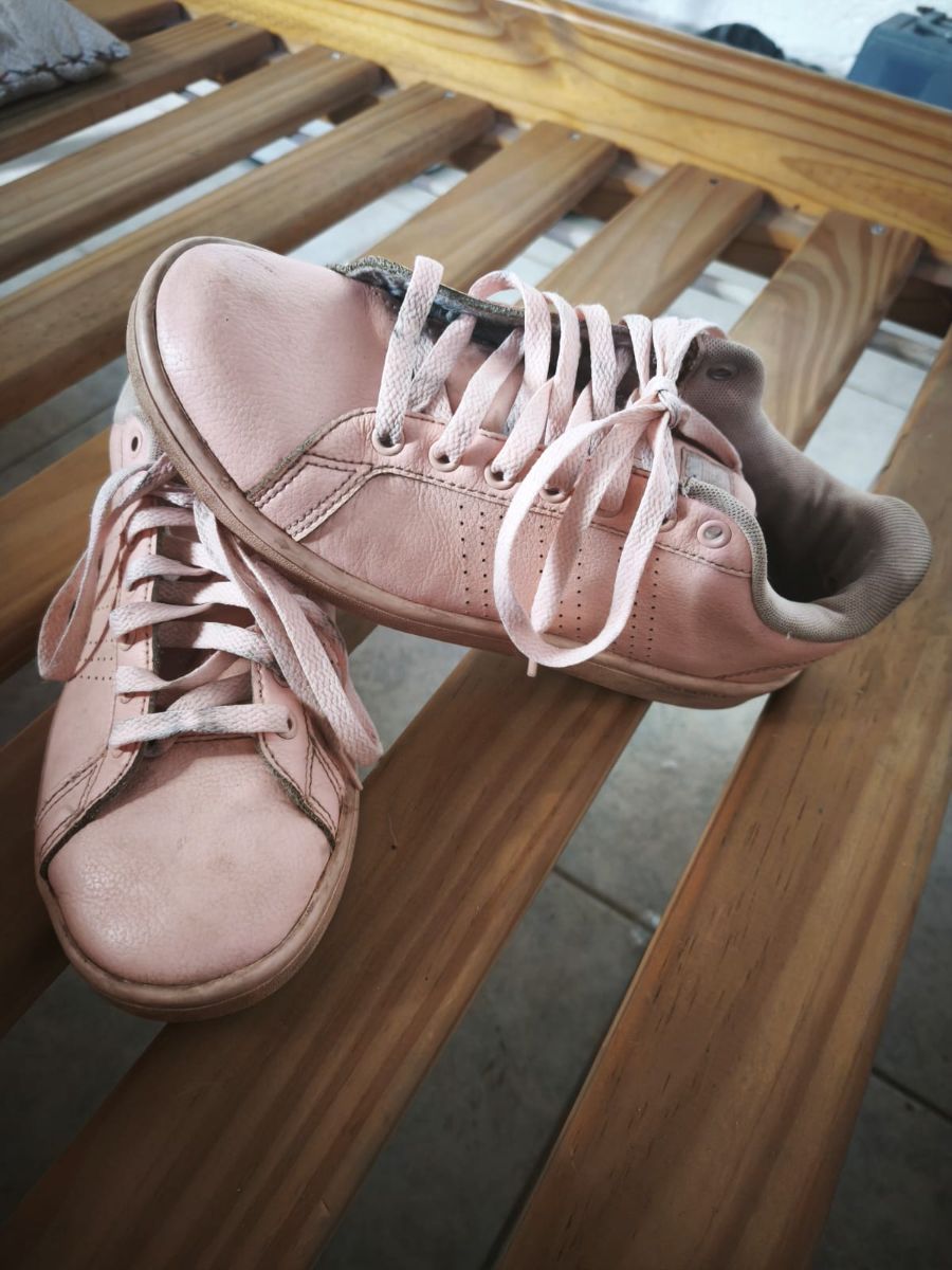 Zapatillas usadas y sandalias nuevas talle 37