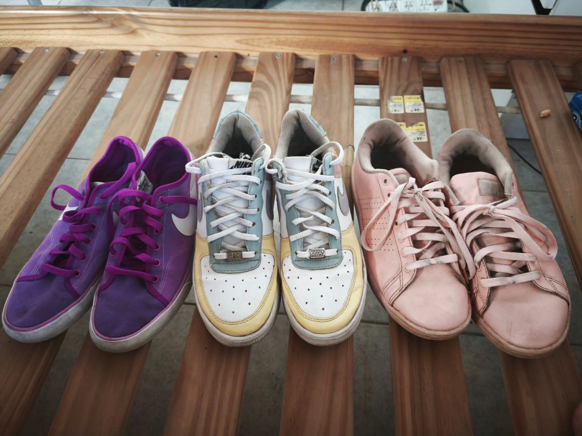 Zapatillas usadas y sandalias nuevas talle 37