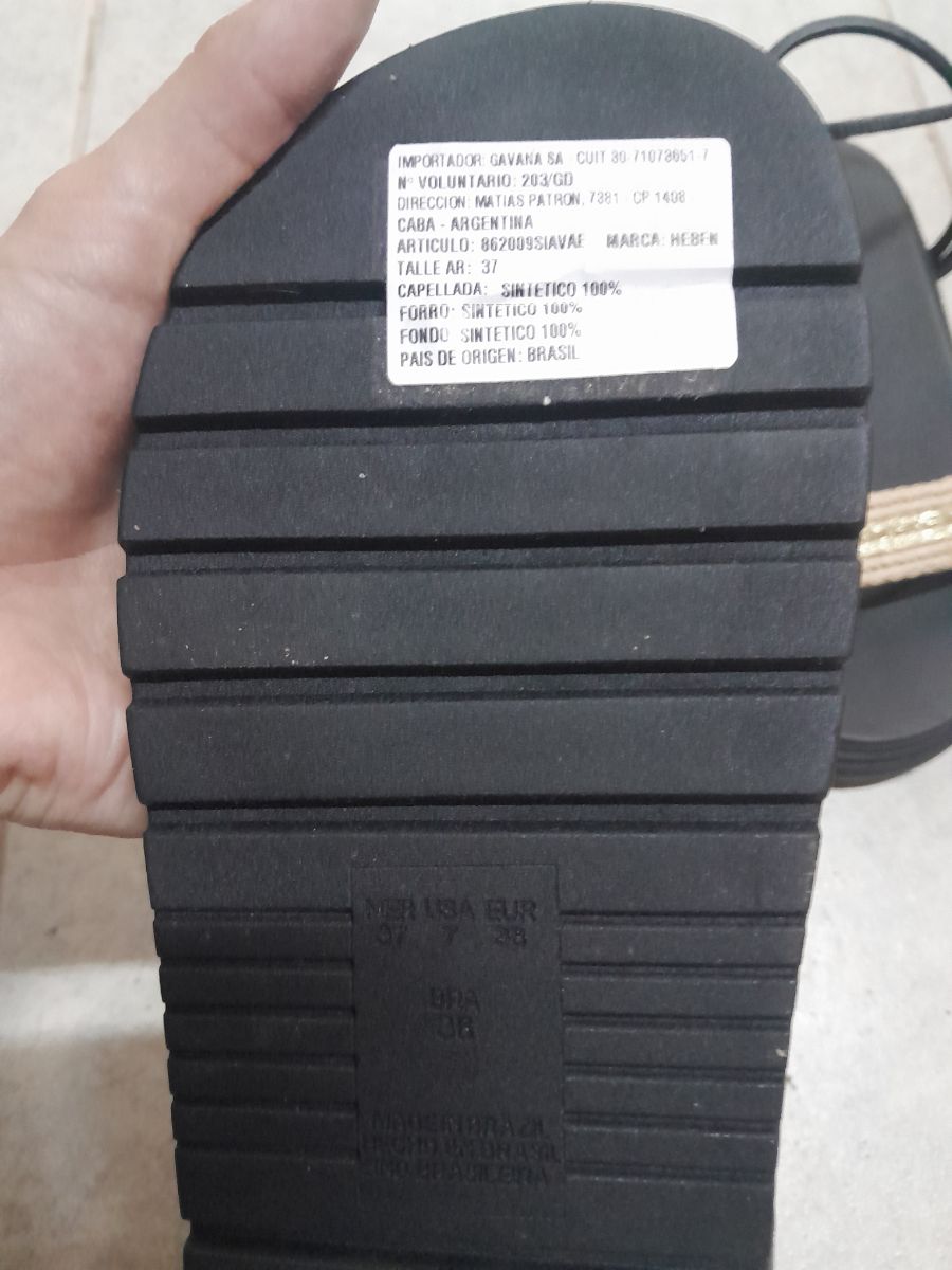 Zapatillas usadas y sandalias nuevas talle 37