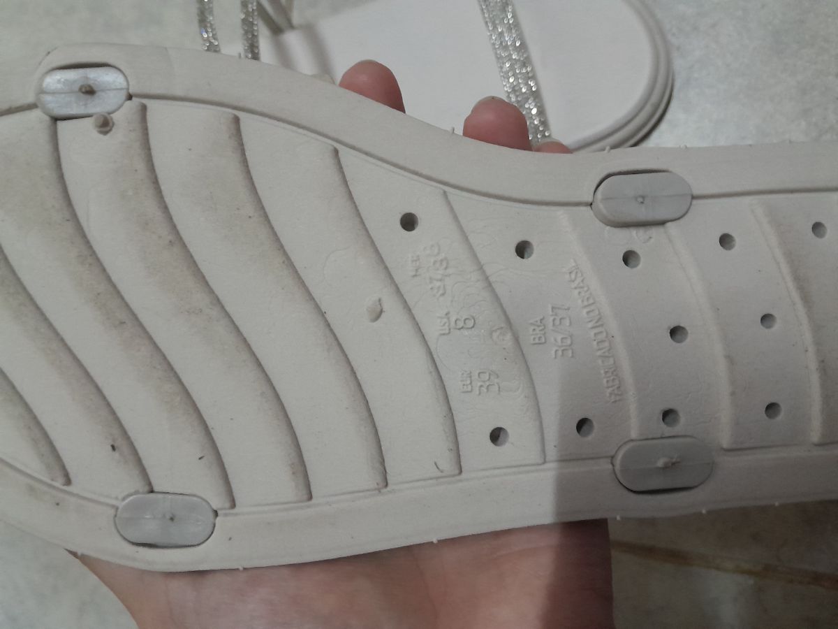 Zapatillas usadas y sandalias nuevas talle 37