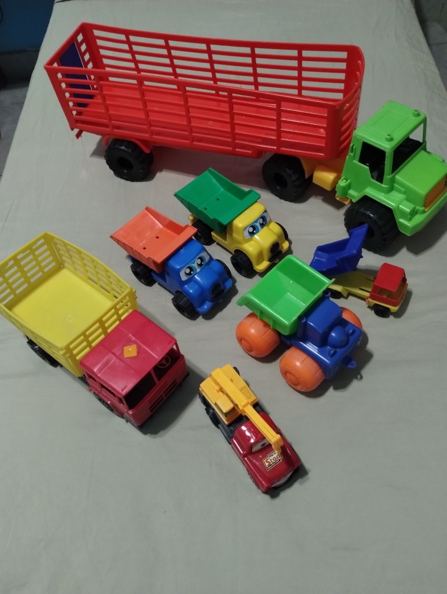 Set de 7 camiones de juguetes 