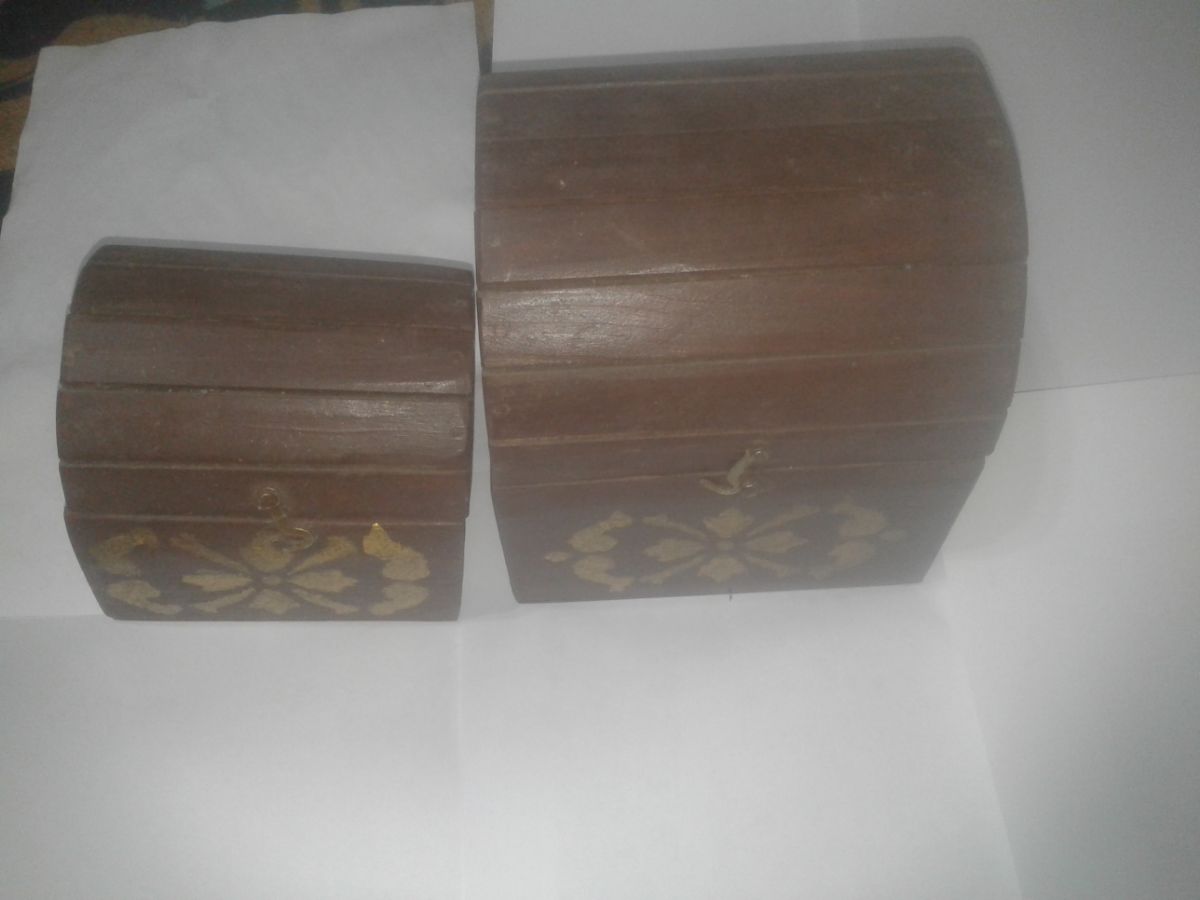 2 porta botellas y 1 baul cofre de madera