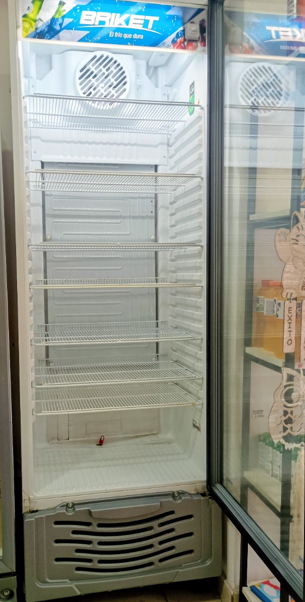 HELADERA EXHIBIDORA BRIKET M5000