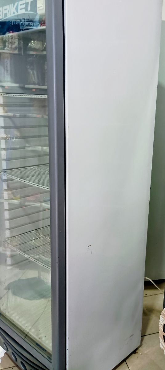 HELADERA EXHIBIDORA BRIKET M3200