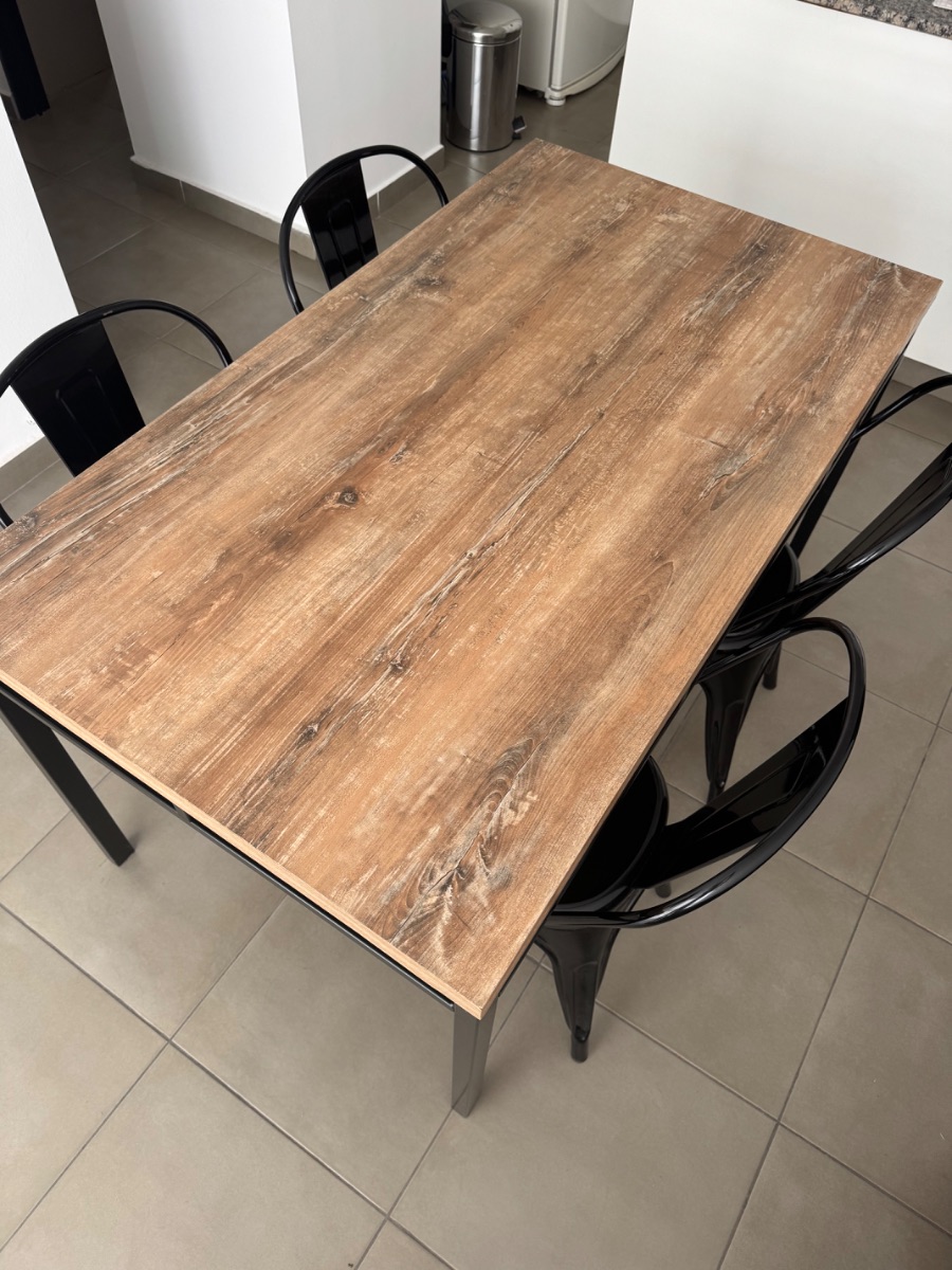 Vendo mesa (sin las sillas)