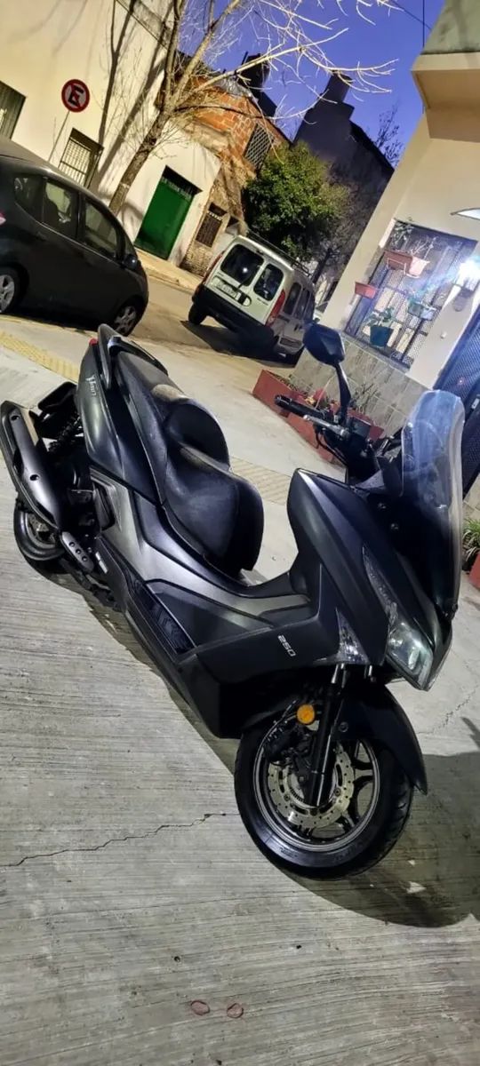 Maxi Scooter Kymco Xtown 250 I