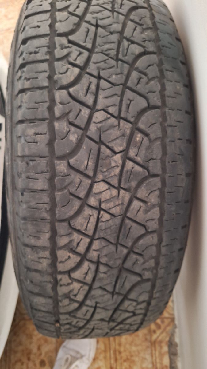 4 Cubiertas Pirelli scorpion ATR 265 65 17 2 con 40000km solo una con 1 parche y 2 con 45000. 