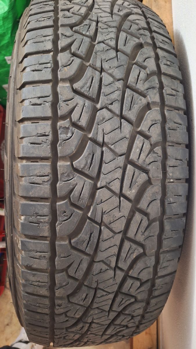 4 Cubiertas Pirelli scorpion ATR 265 65 17 2 con 40000km solo una con 1 parche y 2 con 45000. 