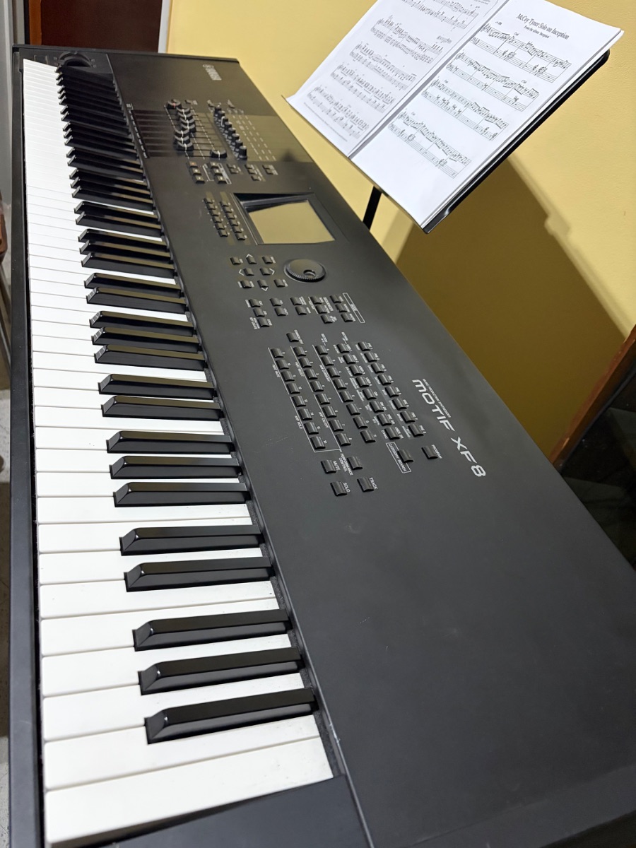 Yamaha motif xf8 excelente estado