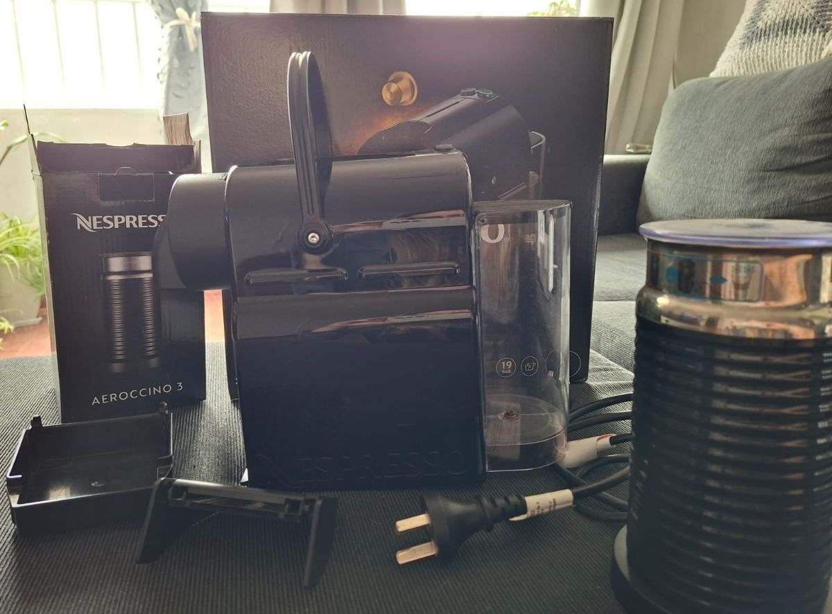 Cafetera Nespresso Inissia + Aeroccino 3 espumador de leche