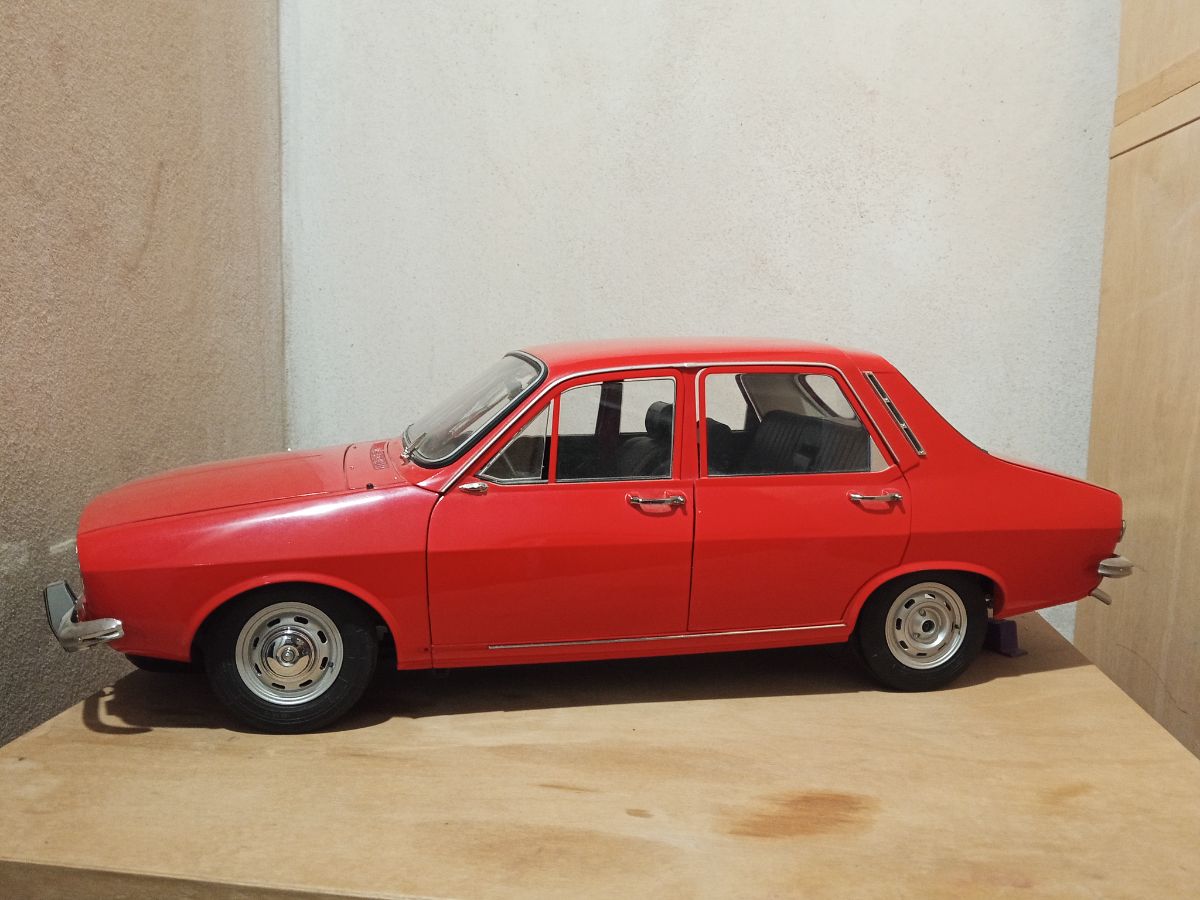 Renault 12 a escala
