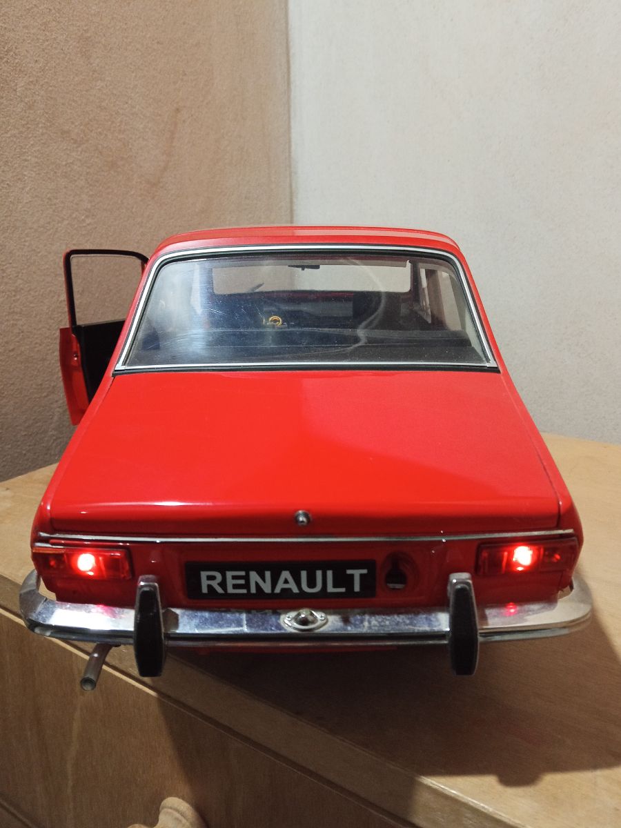 Renault 12 a escala