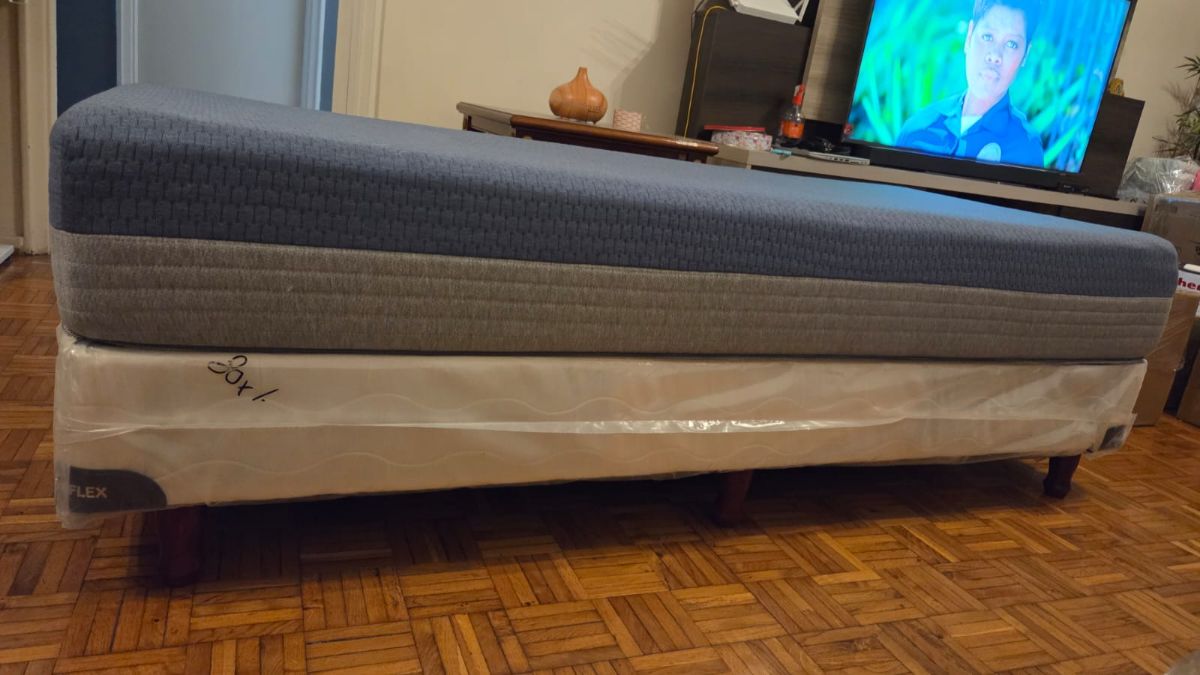 Colchón Simmons (poco uso) + sommier 1 plaza (menos de 3 meses de uso)