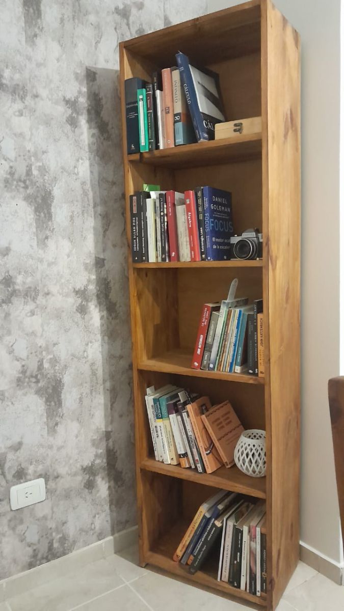 Biblioteca de 5 estantes