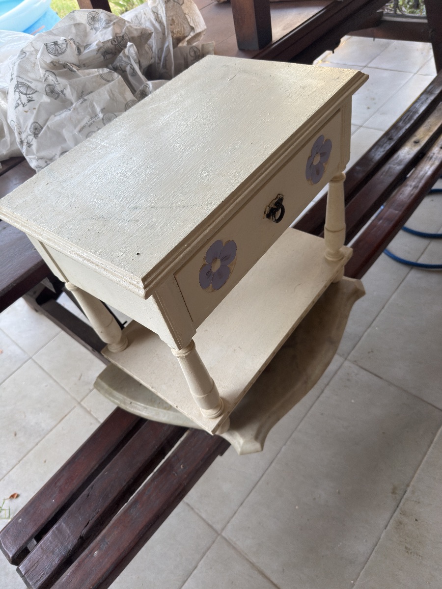 Juego escritorio+ mesa de luz