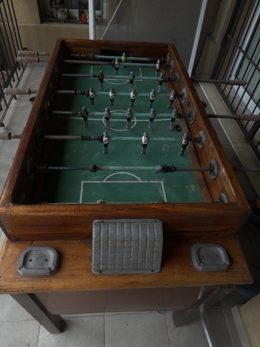 Metegol antiguo de madera