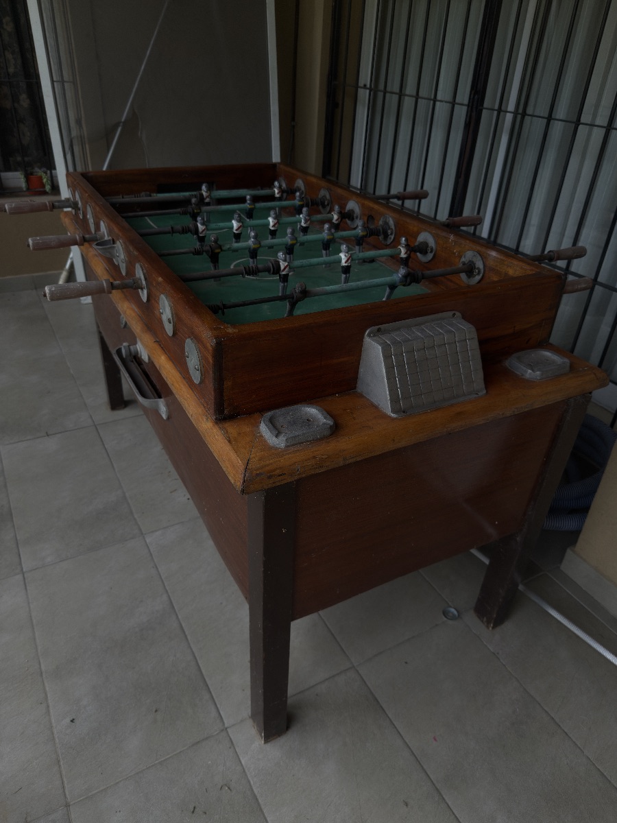 Metegol antiguo de madera