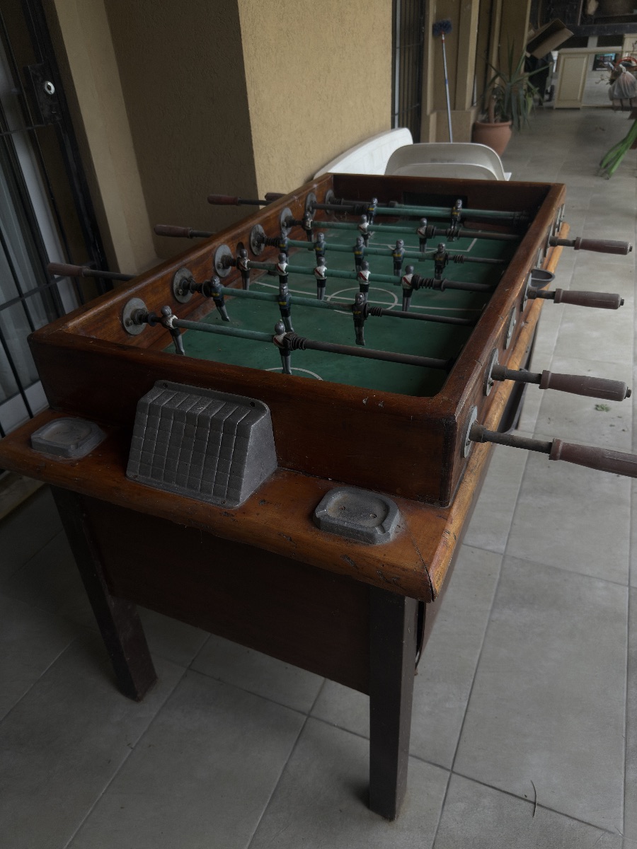 Metegol antiguo de madera