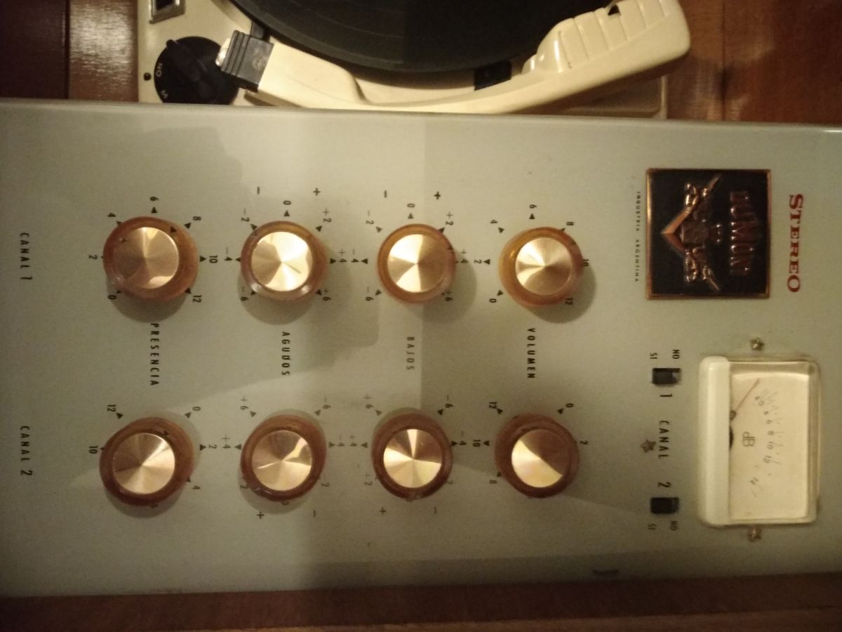Combinado Tocadiscos WINCO Stereo - VALVULAR