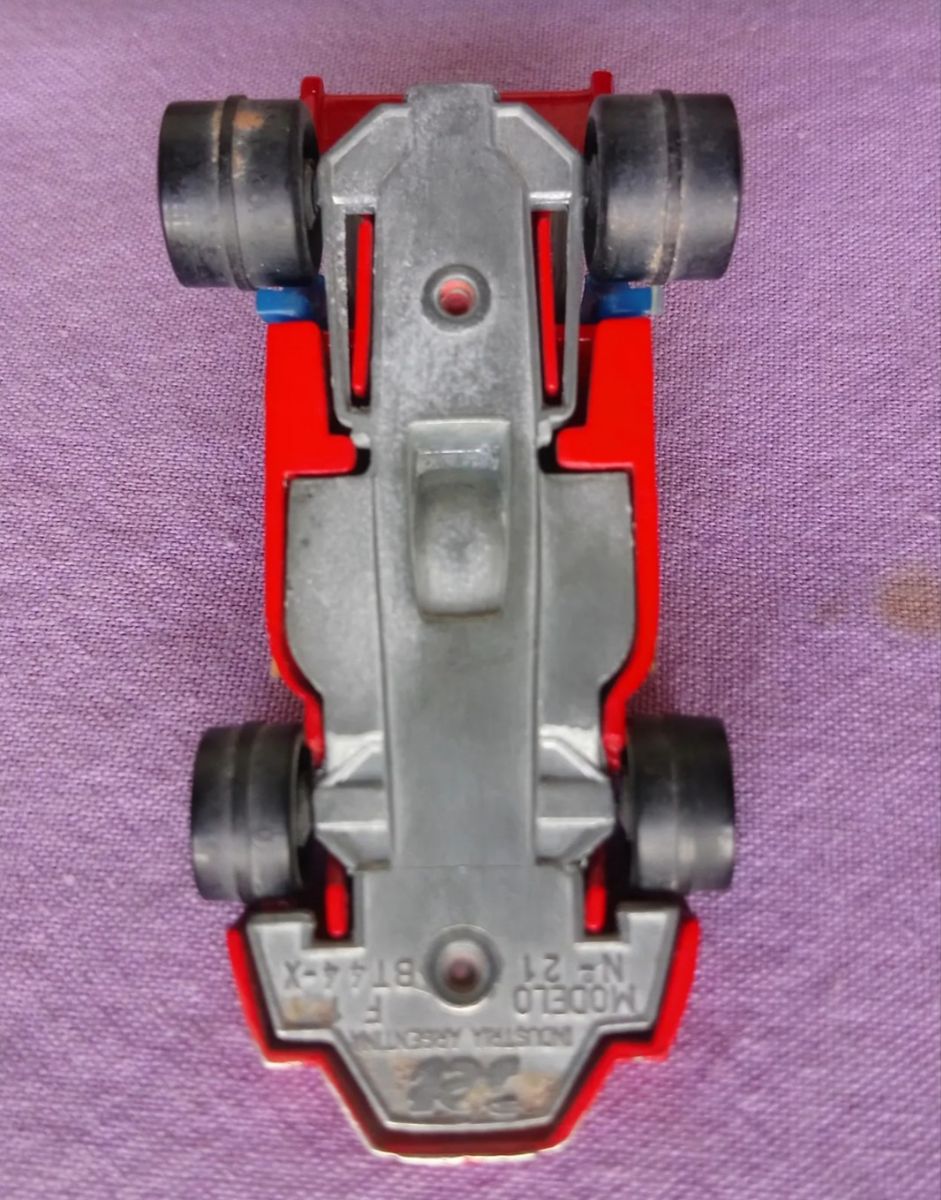 2 Autos Jet a escala BT44 Blanco y BT44X Rojo