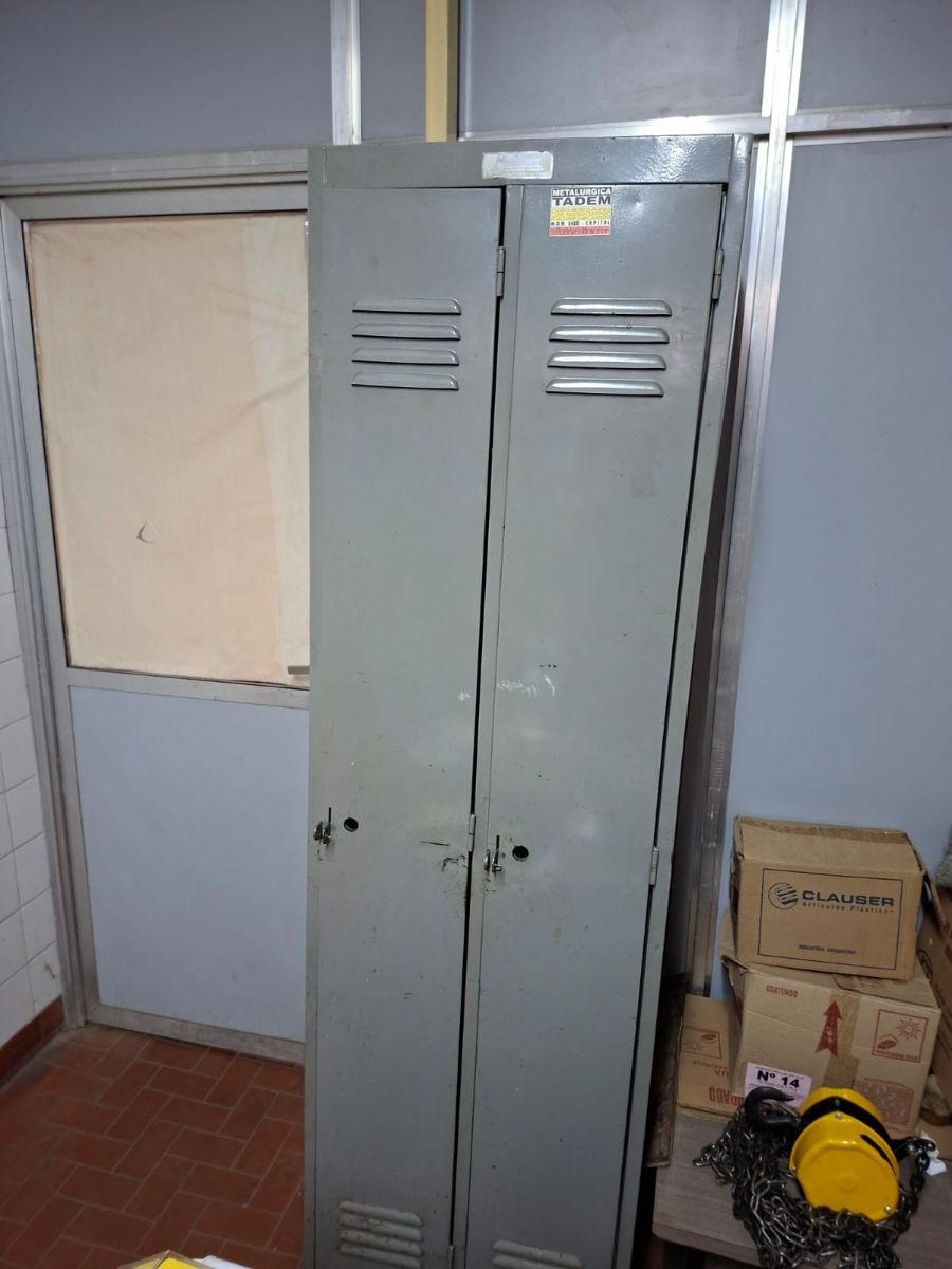 Locker metálico de dos puertas