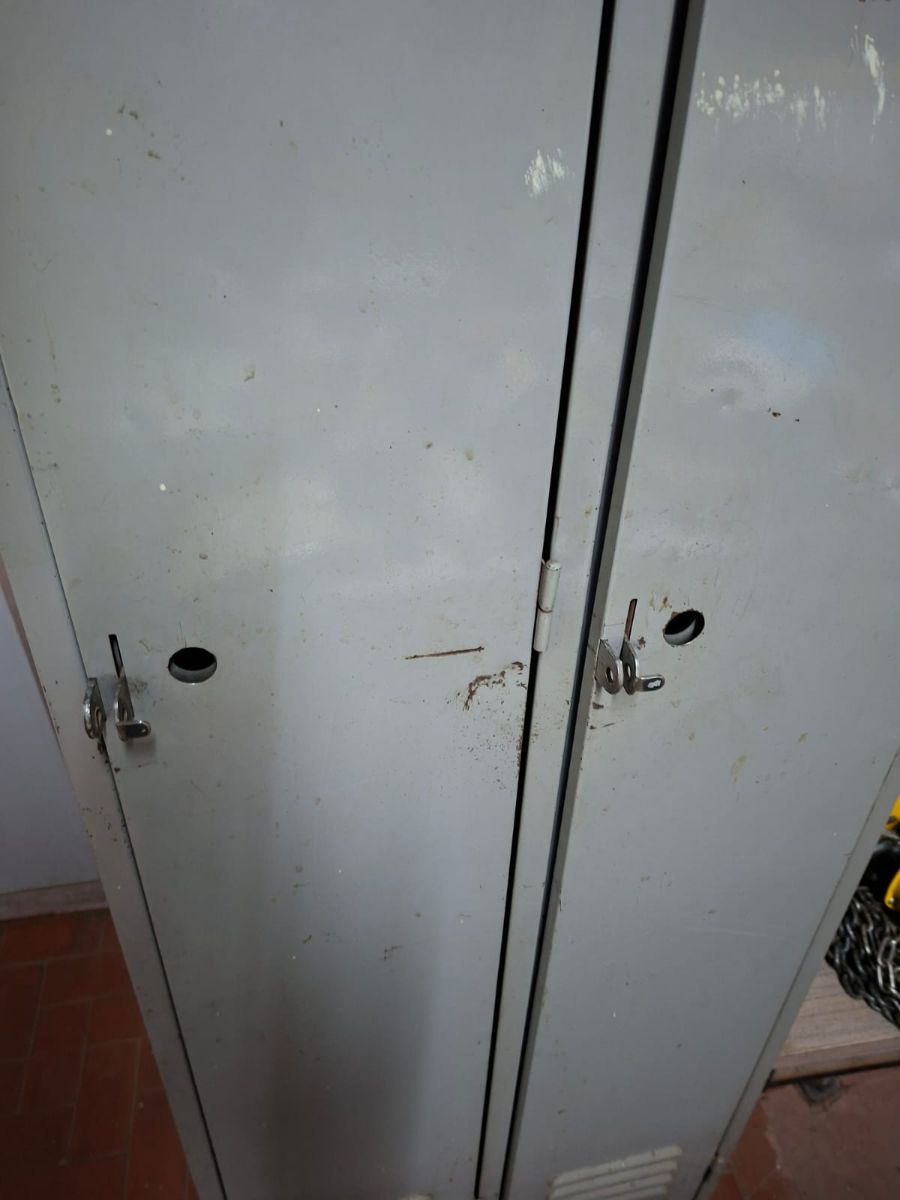 Locker metálico de dos puertas