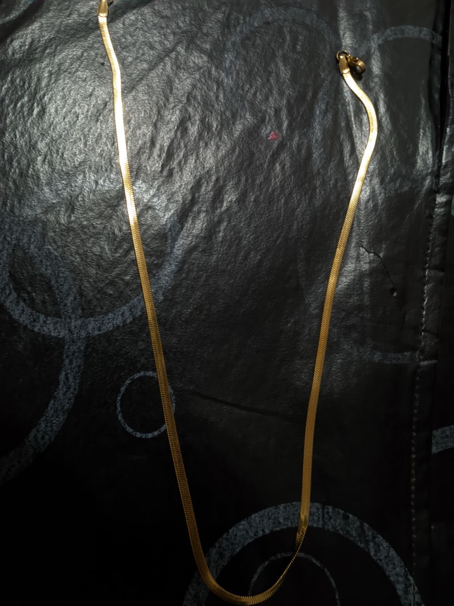 Cadena plana de acero dorado 