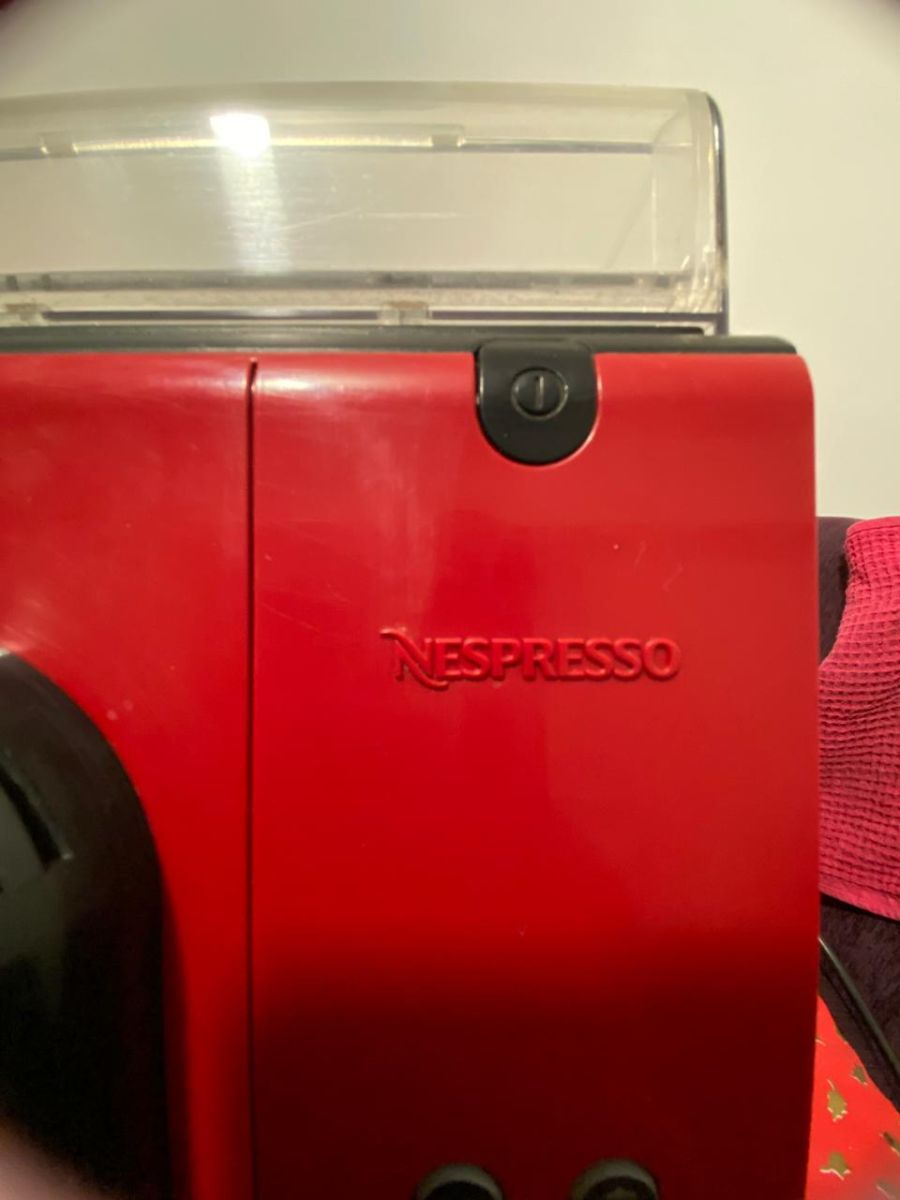 Cafetera Nespresso Lattissima+ Roja F411 - 19 Bares - Fabricada en Italia