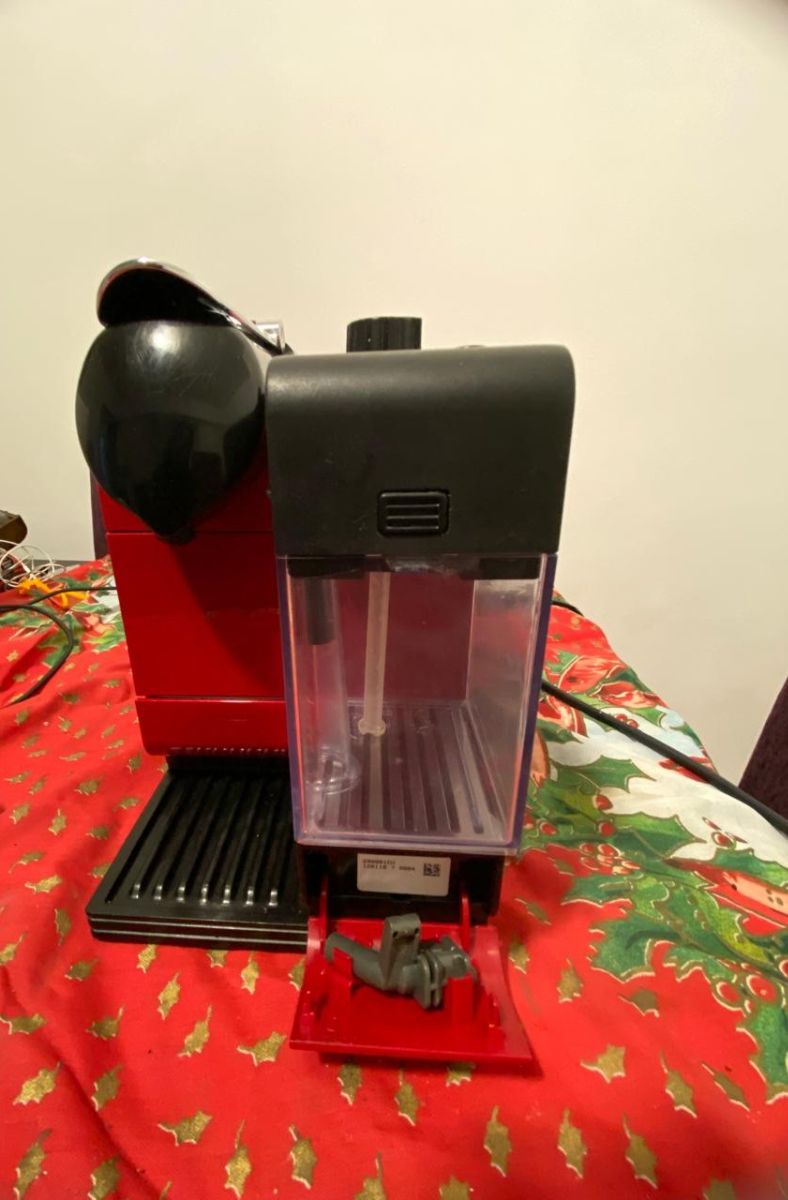 Cafetera Nespresso Lattissima+ Roja F411 - 19 Bares - Fabricada en Italia