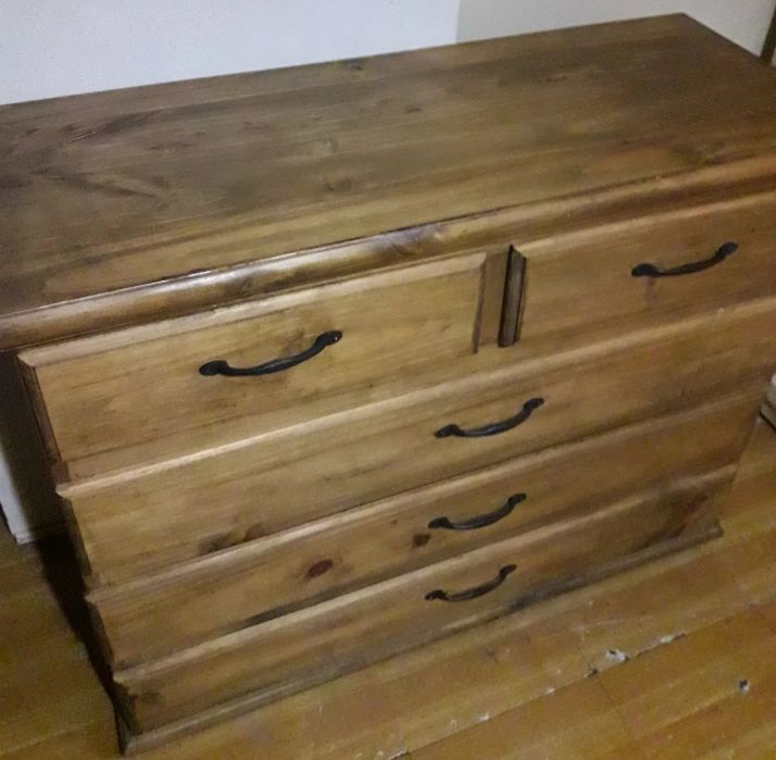 Cómoda cajonera de pino estilo campo