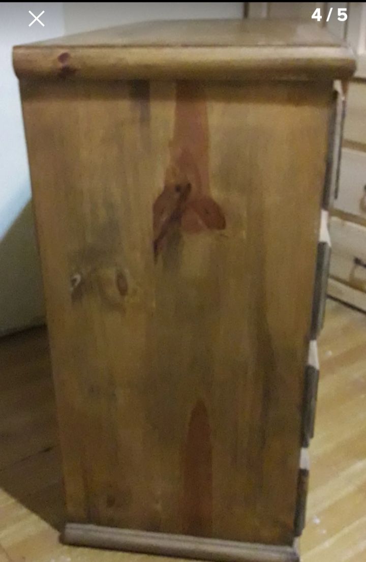 Cómoda cajonera de pino estilo campo