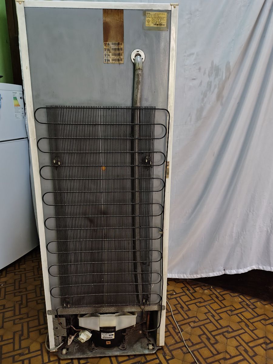 Heladera Whirlpool ARB 210 con Freezer