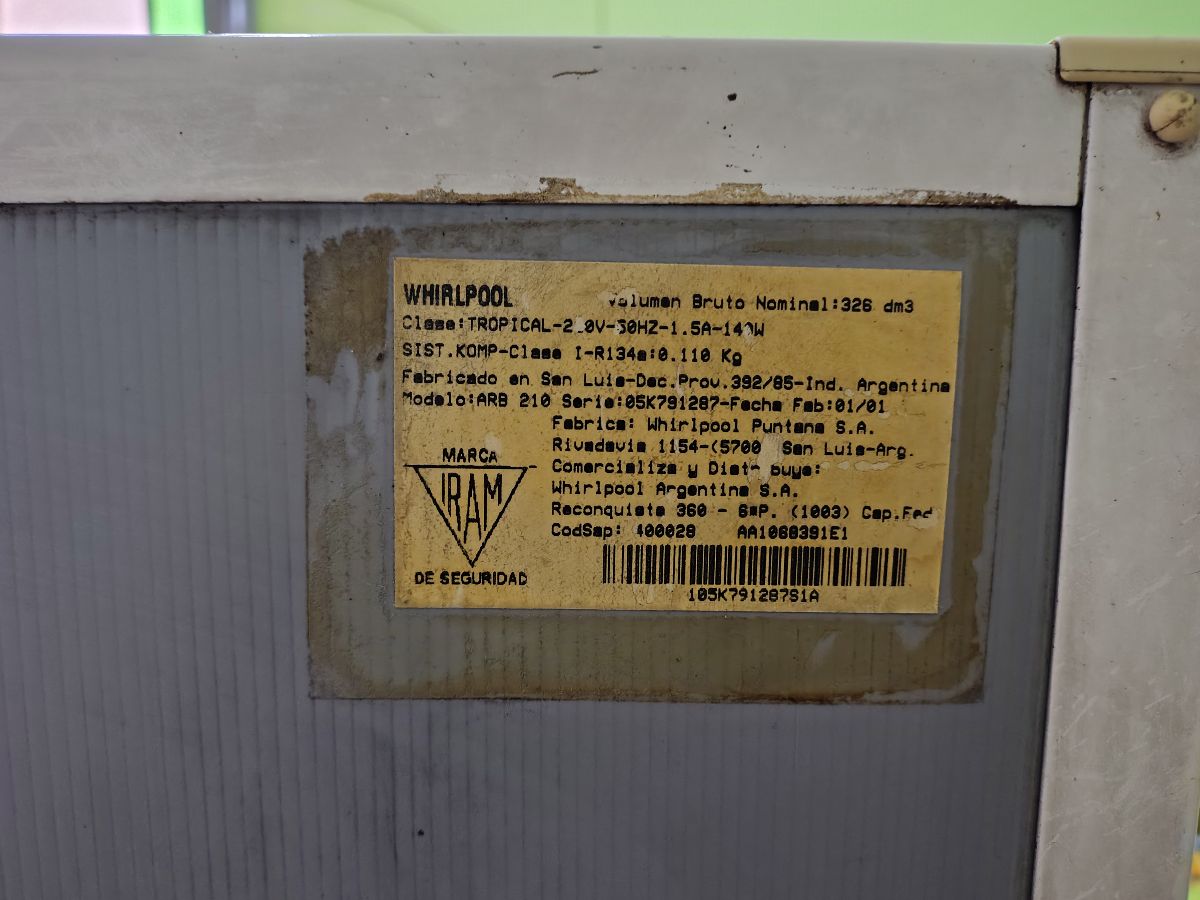 Heladera Whirlpool ARB 210 con Freezer